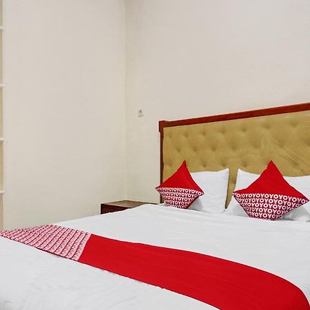 Oyo 90702 Wisma Tobana Kebayoran Mencil Kültér fotó