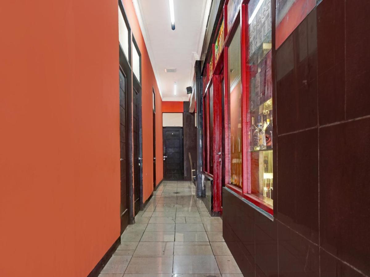 Oyo 90702 Wisma Tobana Kebayoran Mencil Kültér fotó