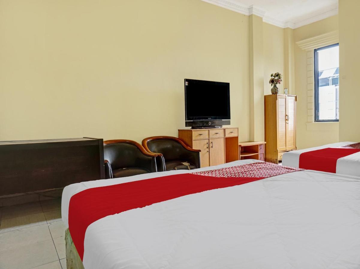 Oyo 90702 Wisma Tobana Kebayoran Mencil Kültér fotó