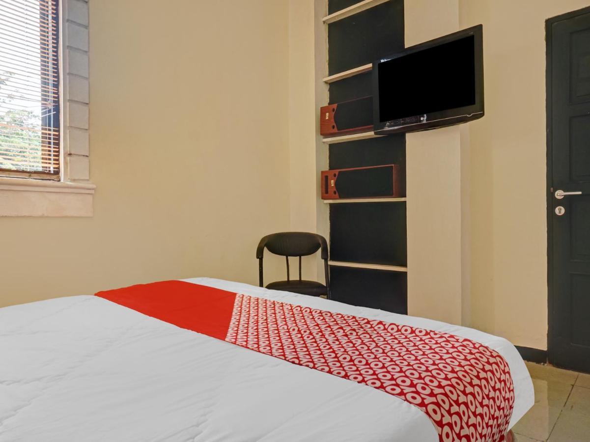 Oyo 90702 Wisma Tobana Kebayoran Mencil Kültér fotó